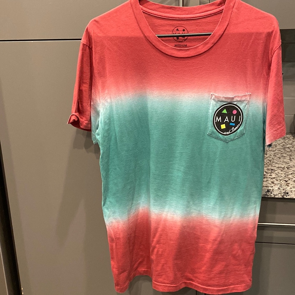 Medium Maui and Sons T-shirt